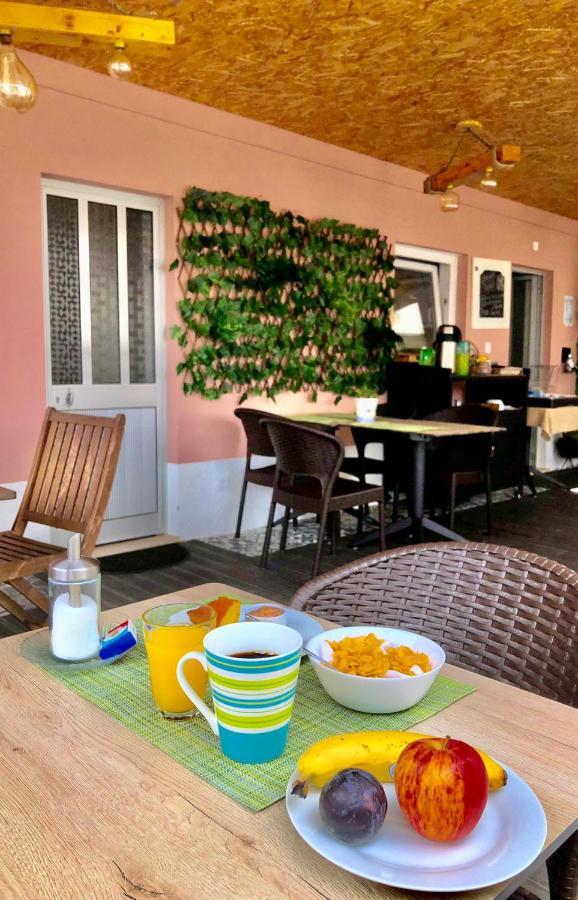 Granny'S Guesthouse برايا دي ميرا المظهر الخارجي الصورة